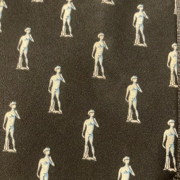 Michelangelo’s David statue tie black - Picture 2 of 4